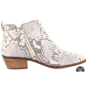 Vince Camuto Tricera bootie in natural spar